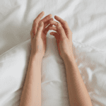 لماذا تُعبِّر الزوجة بالصوت أثناء العلاقة الحميمة؟